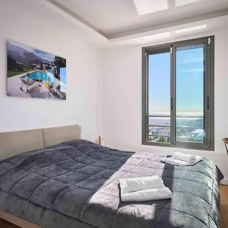 Villa Splendid With Overflowing Swimming Pool Nizza