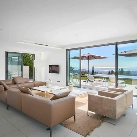 Splendid With Overflowing Swimming Pool * Nizza