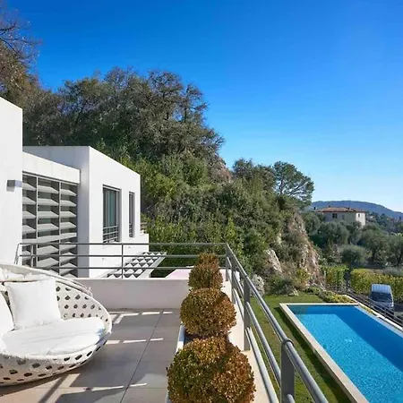 Splendid With Overflowing Swimming Pool Villa Nice